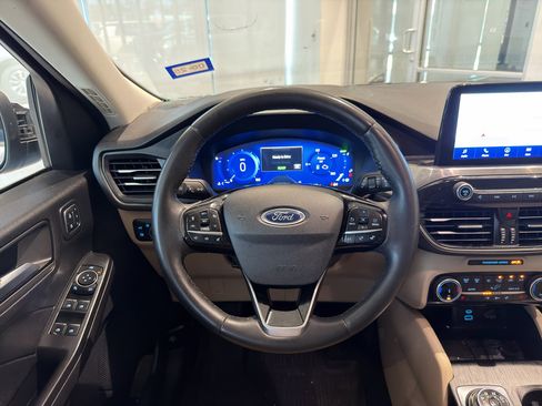 Used 2022 Ford Escape Titanium FWD image 15