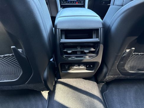 Used 2025 Jeep Grand Cherokee Limited w/ Luxury Tech Group II AWD/4WD image 27
