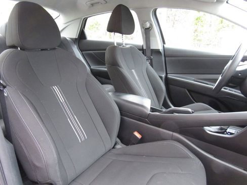 Used 2022 Hyundai Elantra SEL image 17