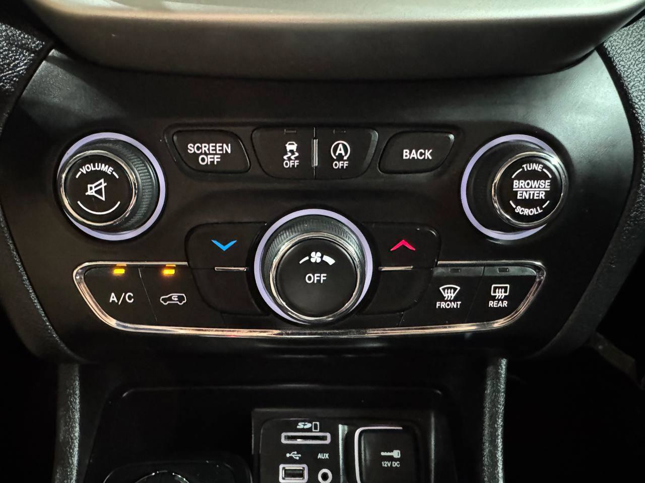 Used 2016 Jeep Cherokee Trailhawk w/ Leather Interior Group AWD/4WD image 25