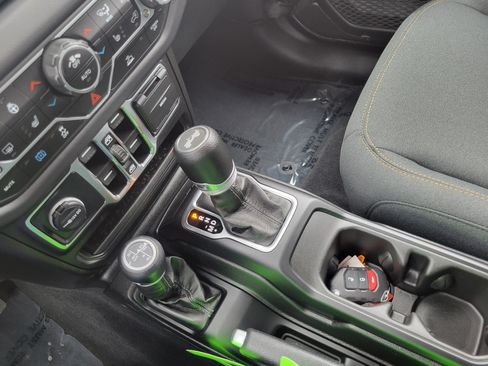 Used 2025 Jeep Wrangler Unlimited Sahara AWD/4WD image 28
