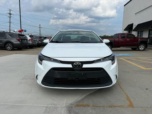Used 2023 Toyota Corolla LE FWD image 2