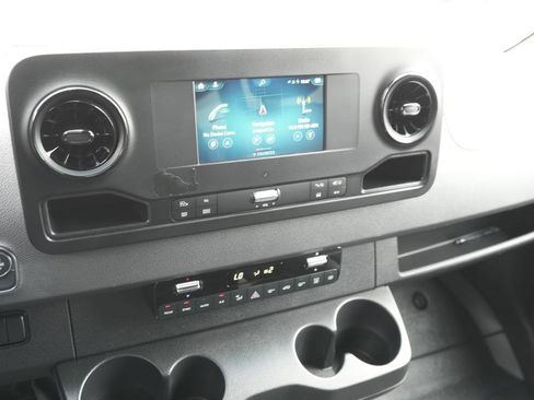 Used 2024 Mercedes-Benz Sprinter 2500 image 14