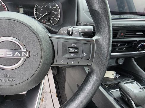 Used 2024 Nissan Rogue S image 18