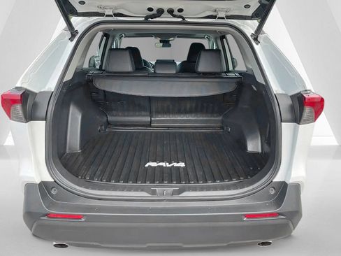 Used 2020 Toyota RAV4 XLE Premium AWD/4WD image 8