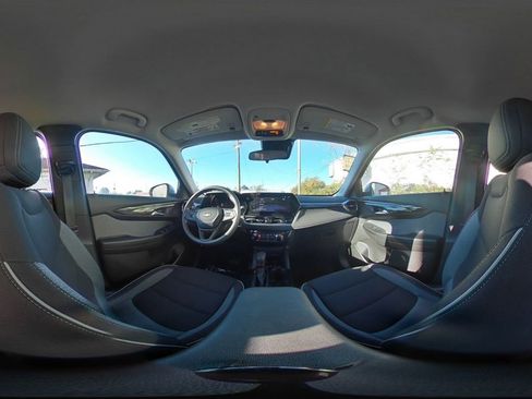 Used 2025 Chevrolet TrailBlazer LT image 40