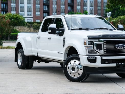Used 2022 Ford F450 Platinum w/ FX4 Off-Road Package AWD/4WD image 2