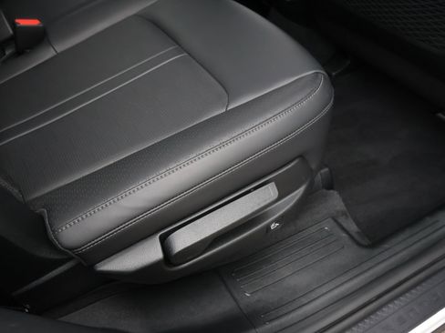 Used 2025 Kia Sorento S w/ Panoramic Sunroof Package FWD image 14