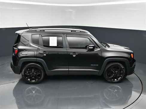 Used 2017 Jeep Renegade Altitude FWD image 12