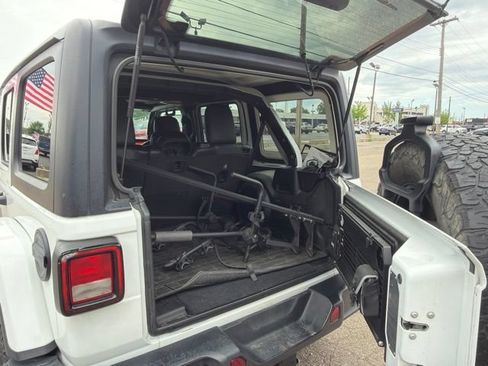 Used 2020 Jeep Wrangler Unlimited Rubicon AWD/4WD image 17