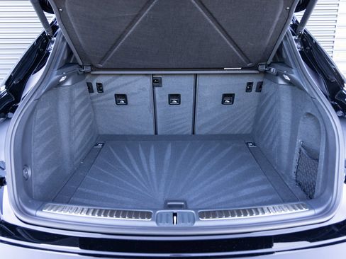 Certified 2025 Porsche Macan image 28