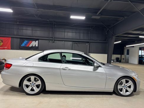 Used 2008 BMW 335i Convertible w/ Premium Pkg image 4