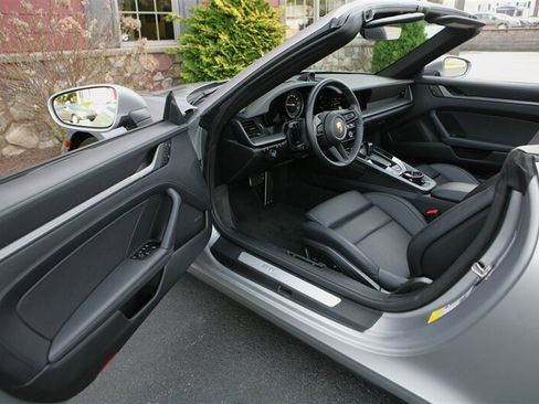 Used 2024 Porsche 911 Carrera w/ Premium Package RWD image 19