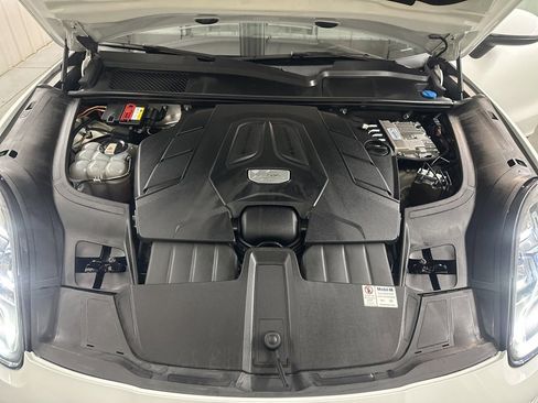 Used 2019 Porsche Cayenne S image 43