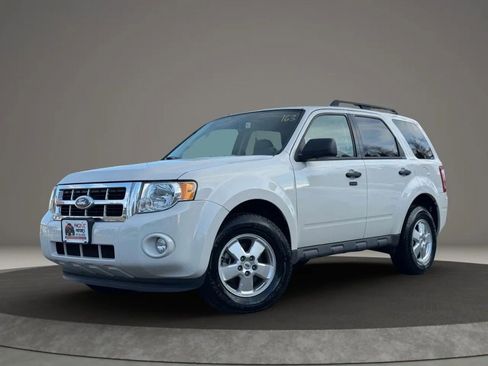 Used 2011 Ford Escape XLT w/ 202A Rapid Spec Order Code image 2