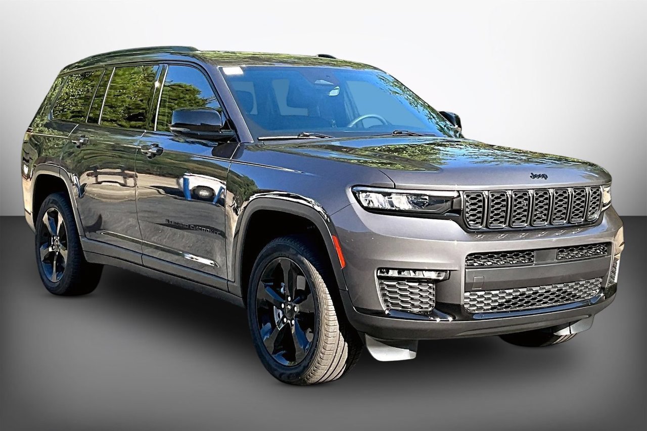 Used 2025 Jeep Grand Cherokee L Limited w/ Black Appearance Package AWD/4WD image 1