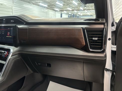 Used 2024 GMC Sierra 3500 Denali Ultimate image 33