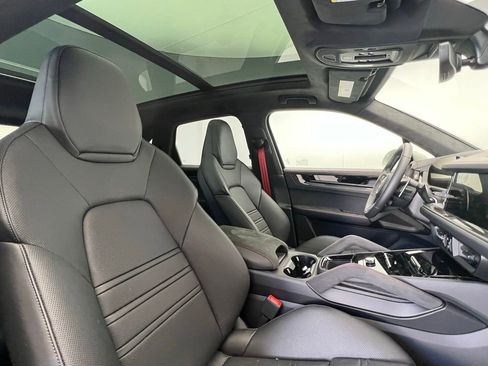 Certified 2026 Porsche Cayenne GTS image 18