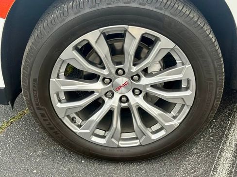 Used 2023 GMC Yukon Denali RWD image 32