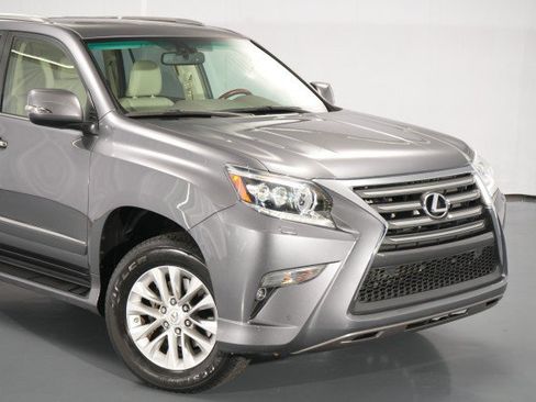 Used 2015 Lexus GX 460 w/ Premium Package AWD/4WD image 10