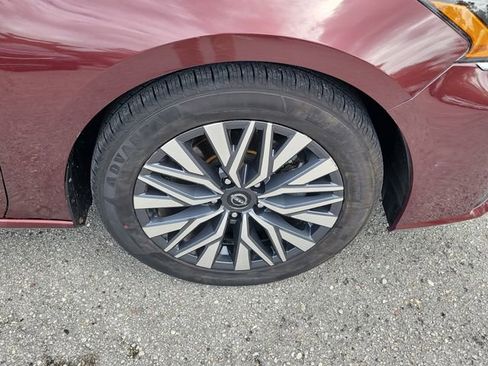 Used 2024 Nissan Altima 2.5 SV image 7