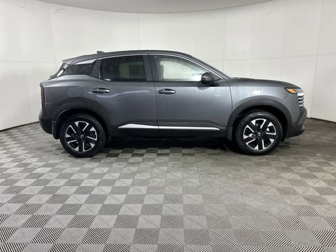 New 2025 Nissan Kicks SV w/ Charging Package AWD/4WD image 7