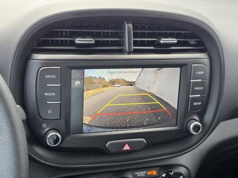 Used 2025 Kia Soul LX image 12