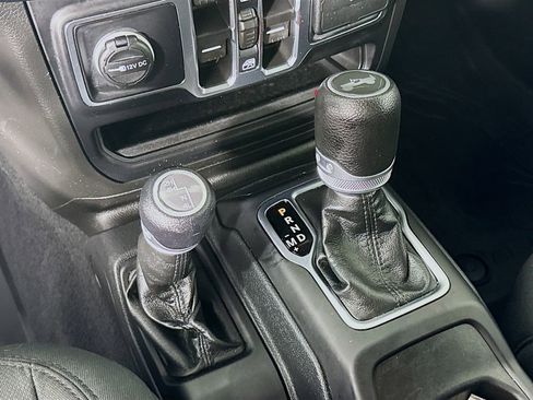 Used 2022 Jeep Wrangler Unlimited Sport AWD/4WD image 17