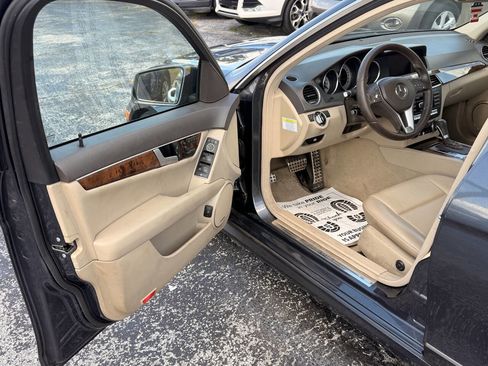 Used 2013 Mercedes-Benz C 250 Sedan image 9