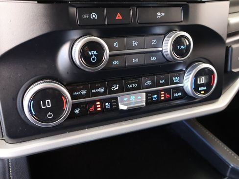 Used 2024 Ford Expedition Max XLT image 8