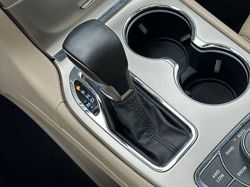 Used 2017 Jeep Grand Cherokee Limited w/ Luxury Group II image 22