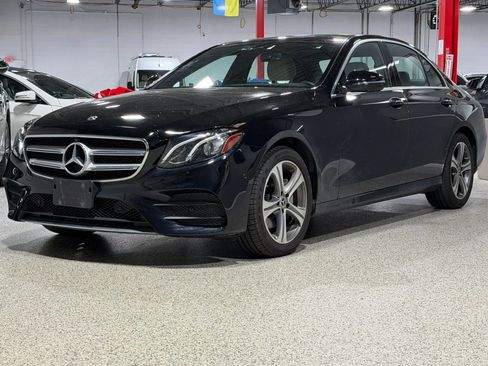 Used 2019 Mercedes-Benz E 300 4MATIC image 2
