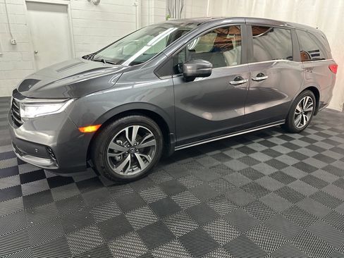 Used 2024 Honda Odyssey Touring image 2