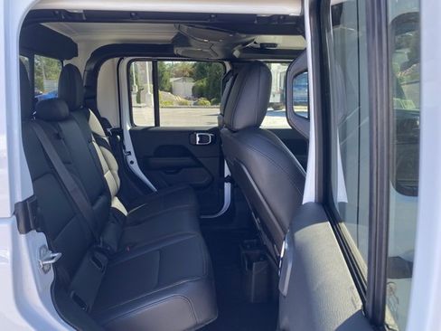 New 2025 Jeep Gladiator Sport image 31