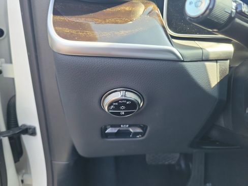 Certified 2025 Mercedes-Benz GLC 300 image 22