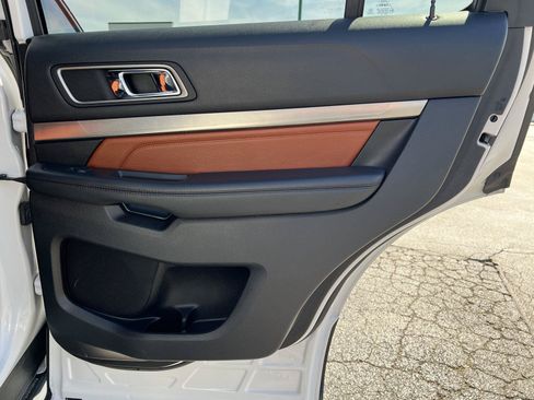 Used 2019 Ford Explorer XLT w/ Equipment Group 202A AWD/4WD image 18