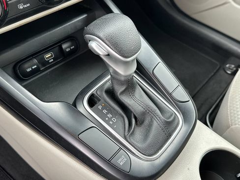 Used 2025 Kia Soul LX w/ LX Technology Package FWD image 30