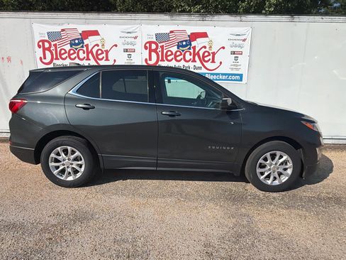 Used 2020 Chevrolet Equinox LT FWD image 2