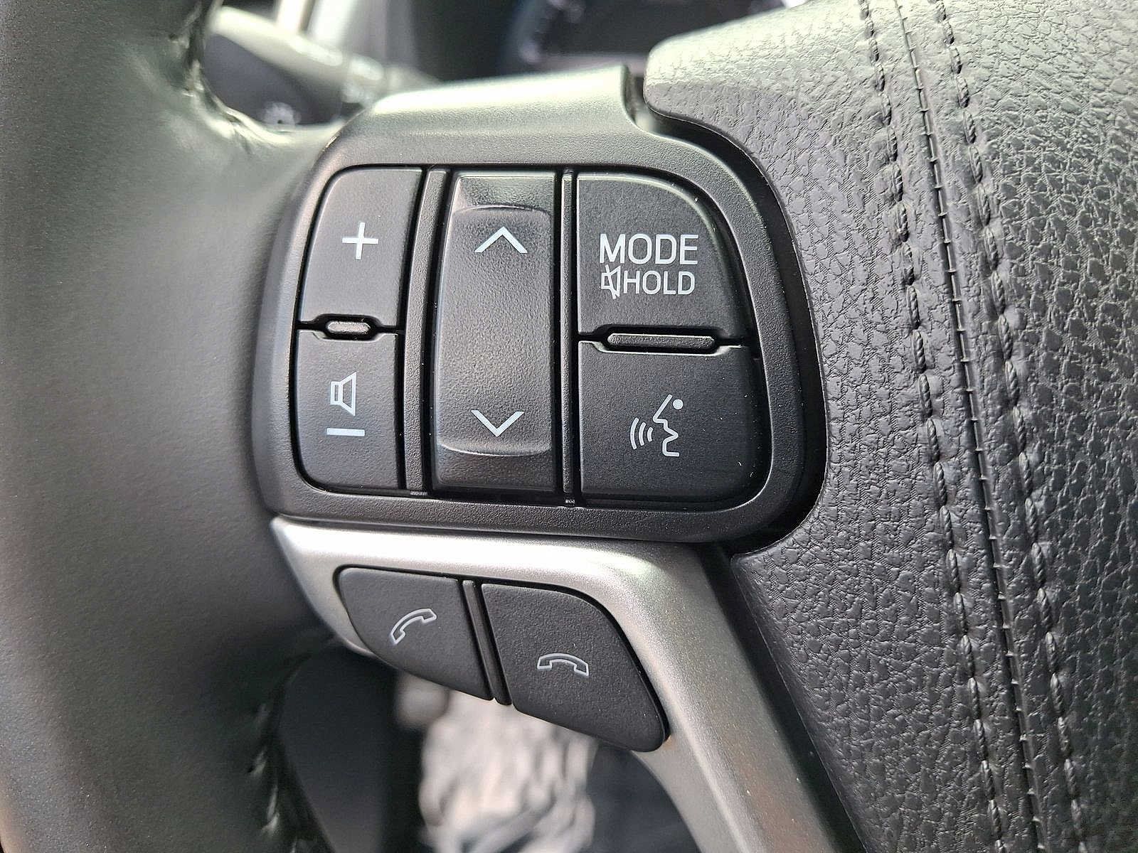 Used 2019 Toyota Highlander XLE AWD/4WD image 23