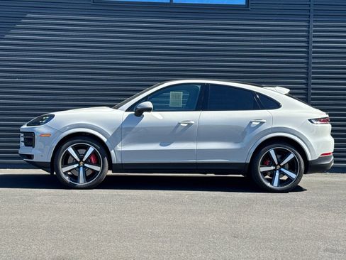 Certified 2024 Porsche Cayenne S AWD/4WD image 3
