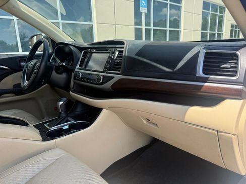 Used 2015 Toyota Highlander Limited Platinum AWD/4WD image 24