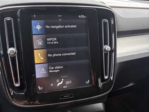 Used 2021 Volvo XC40 T5 Momentum image 25