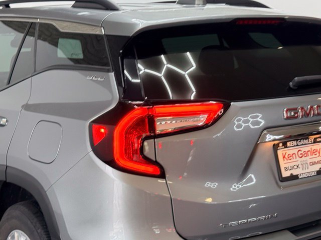 Used 2023 GMC Terrain SLE w/ Driver Convenience Package AWD/4WD image 9