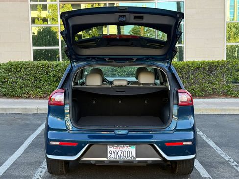 Used 2017 Kia Niro Touring FWD image 31