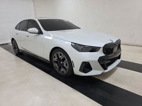 Used 2026 BMW 530i w/ M Sport Package RWD image 3