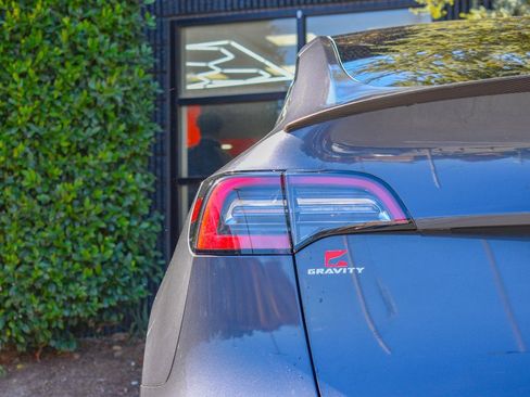 Used 2022 Tesla Model Y Performance image 12