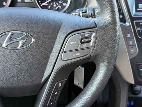 Used 2018 Hyundai Santa Fe SE image 18