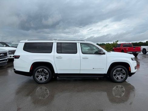 Used 2024 Jeep Wagoneer L Series II w/ Flexible Seating Group AWD/4WD image 32
