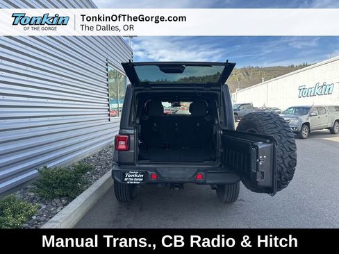 Used 2018 Jeep Wrangler Unlimited Sahara AWD/4WD image 4