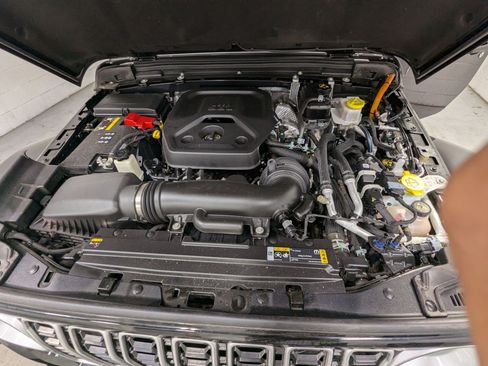 Used 2024 Jeep Wrangler Unlimited Sahara AWD/4WD image 26